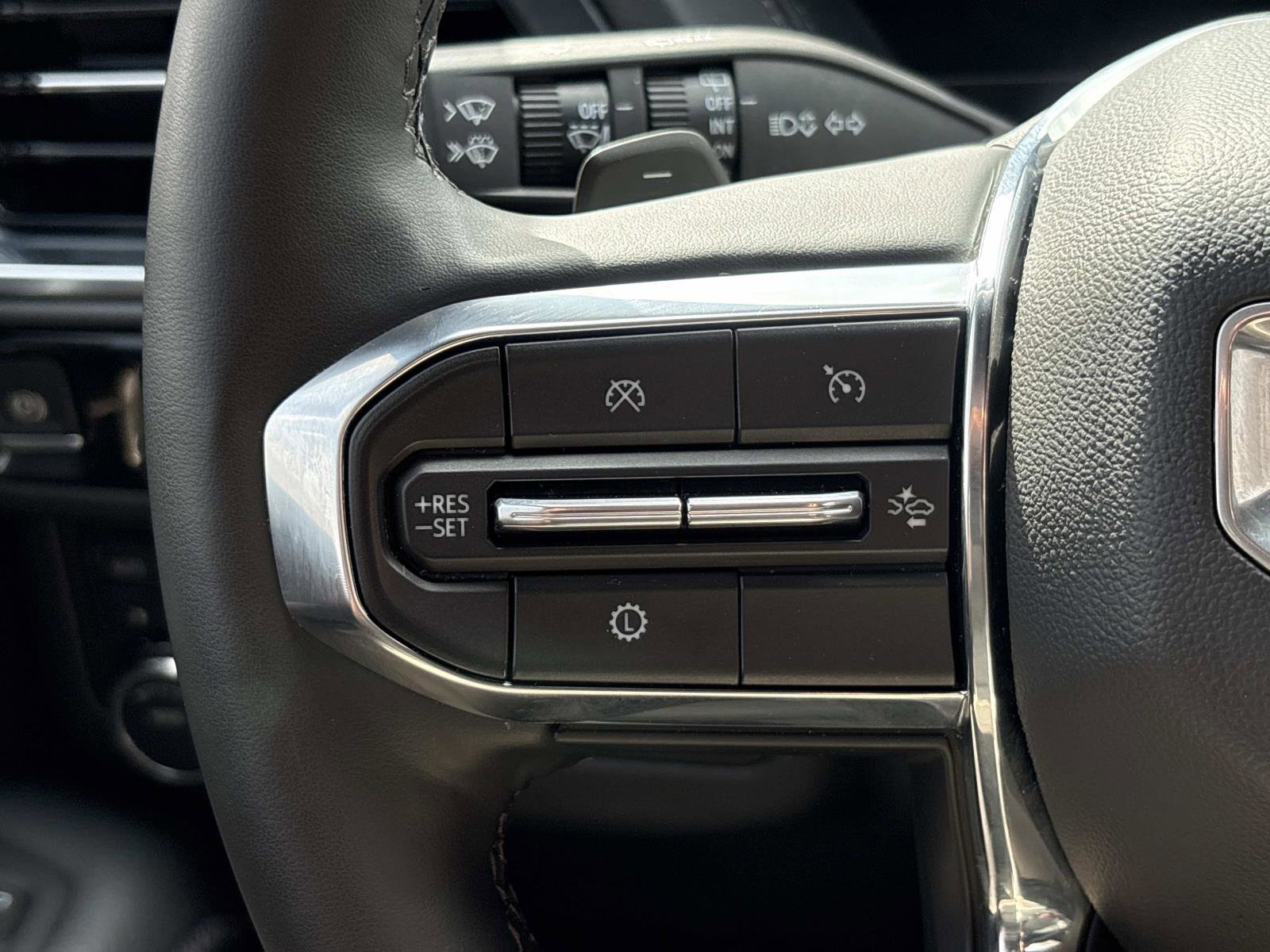 Certified 2025 GMC Yukon Denali image 18