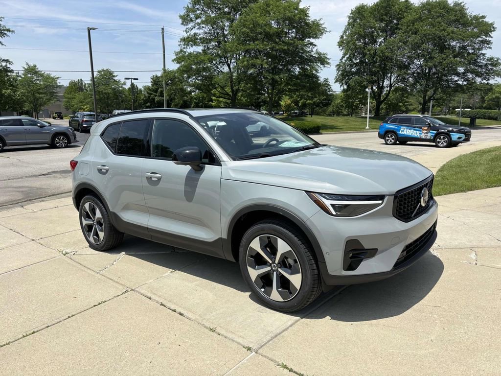 New 2026 Volvo XC40 B5 Plus w/ Protection Package Premier