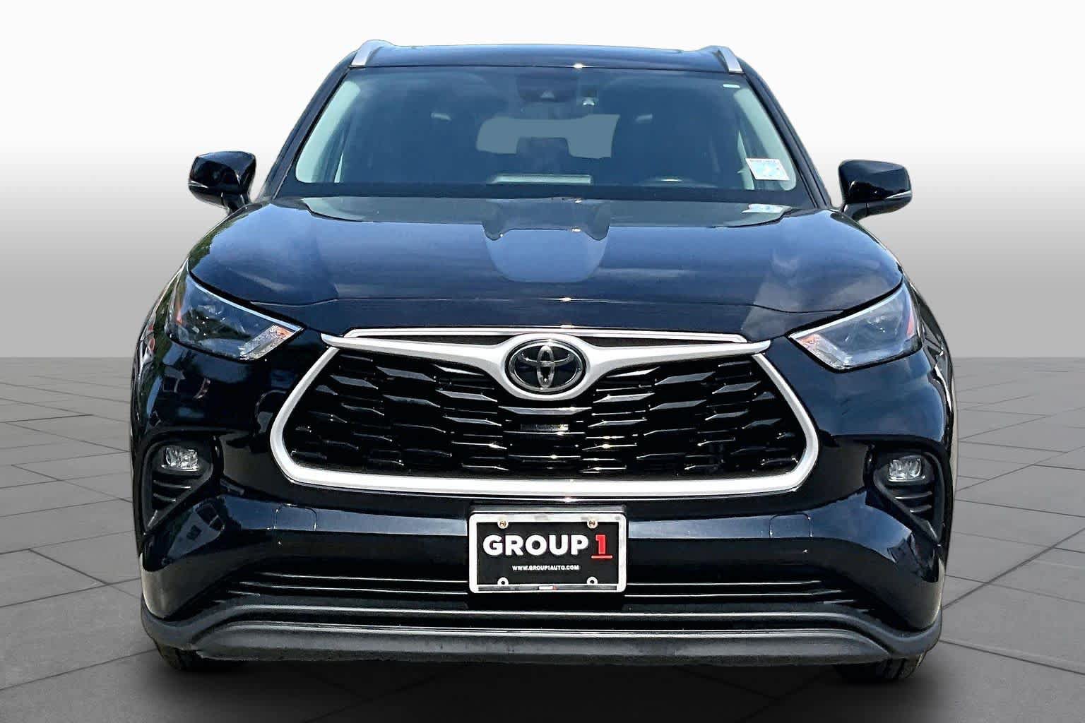 Used 2023 Toyota Highlander XLE AWD/4WD image 4