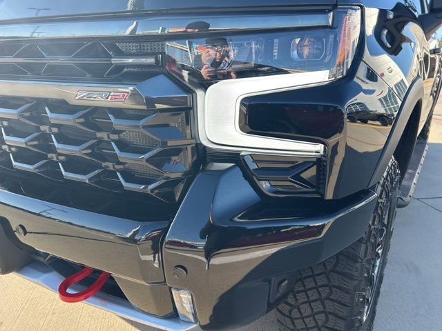 Used 2025 Chevrolet Silverado 1500 ZR2 w/ Technology Package AWD/4WD image 5