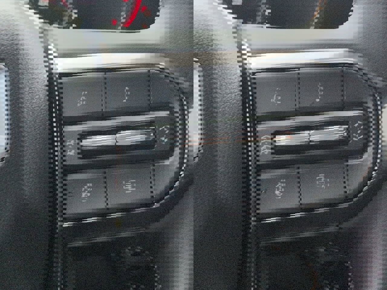 Certified 2025 GMC Canyon AT4 w/ AT4 Premium Package image 34