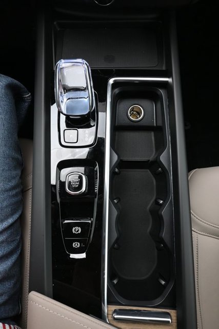 New 2027 Volvo XC60 B5 Core AWD/4WD image 12