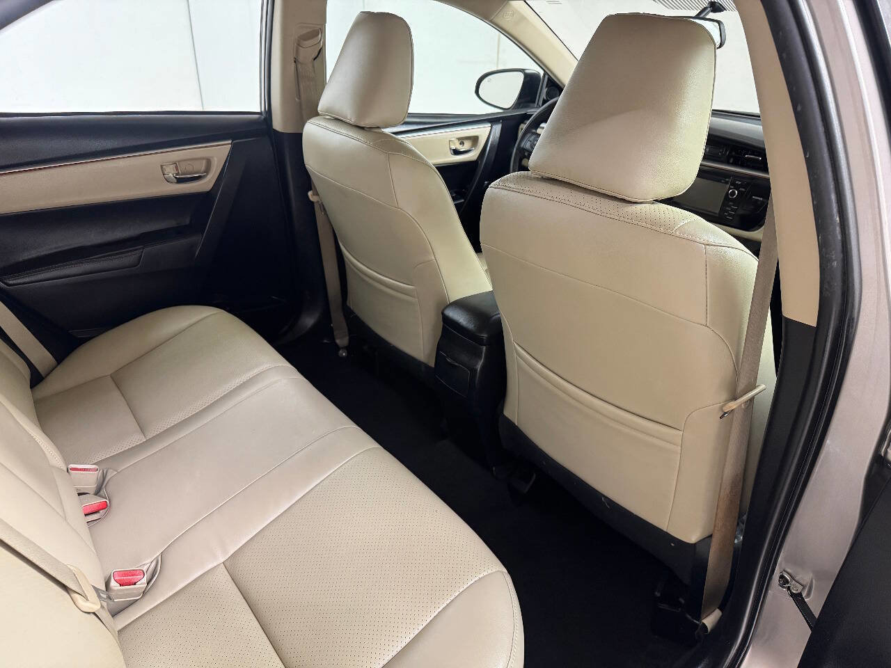 Used 2016 Toyota Corolla LE image 29