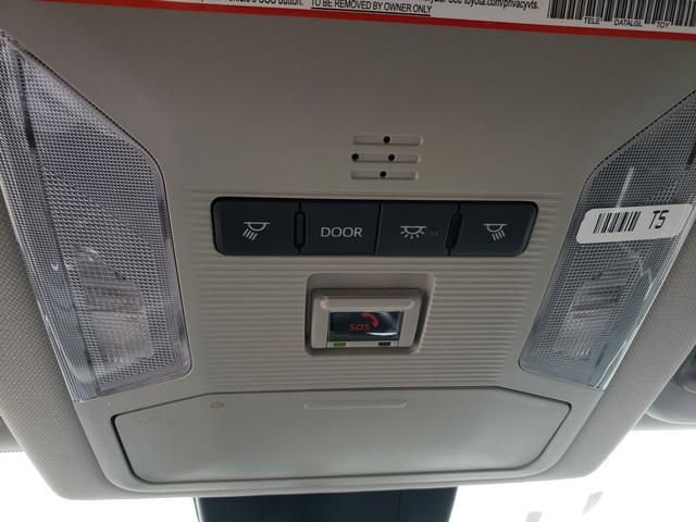 Used 2025 Toyota RAV4 XLE AWD/4WD image 25