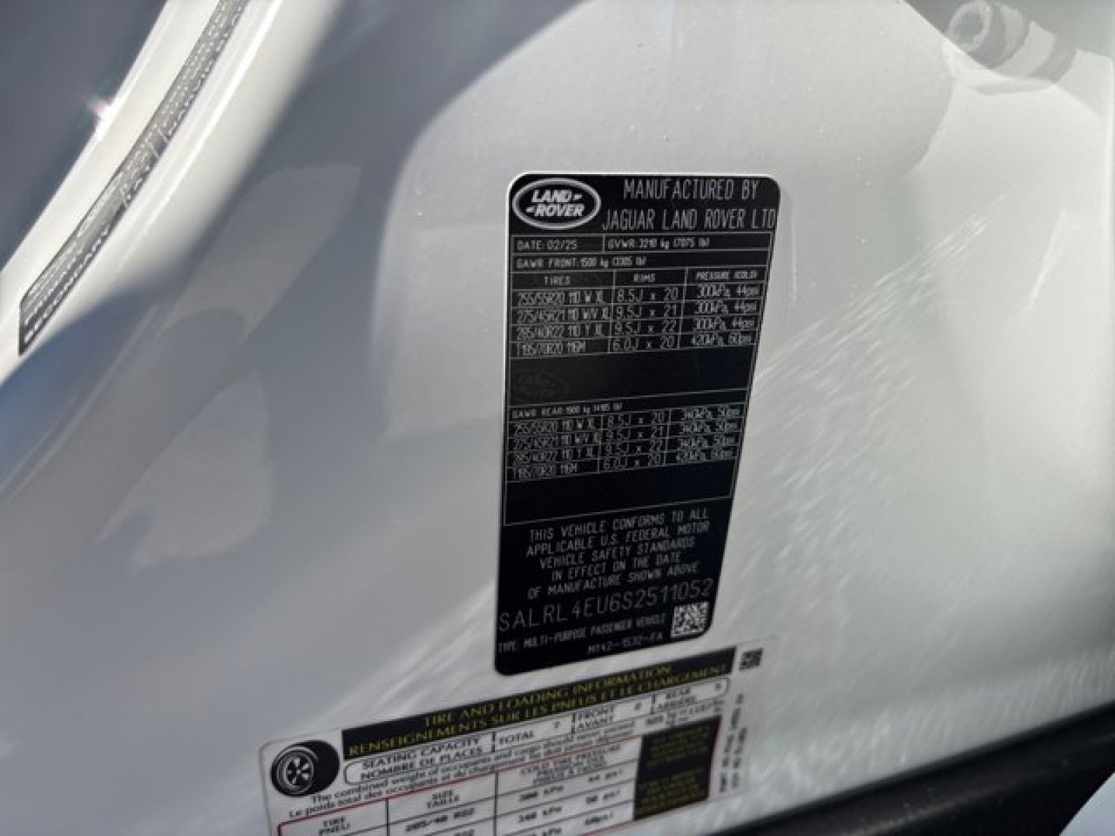 New 2025 Land Rover Discovery Dynamic SE image 23