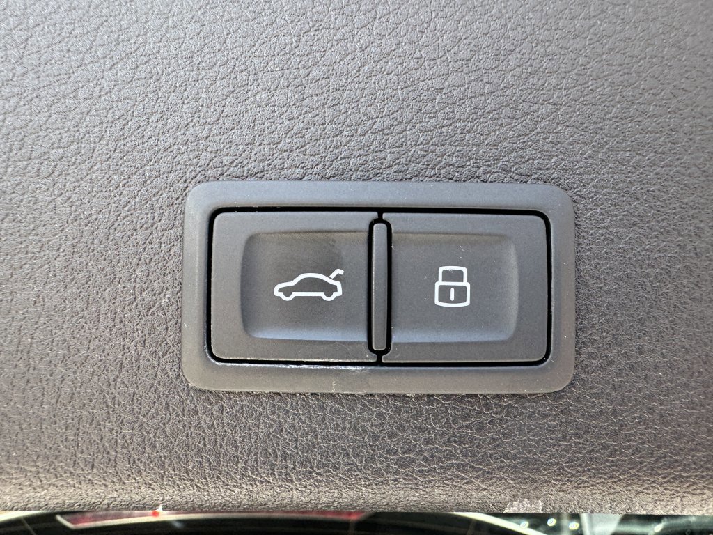 Used 2022 Audi e-tron Premium AWD/4WD image 44