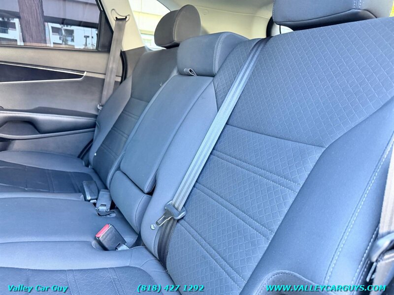 Used 2016 Kia Sorento FWD image 19