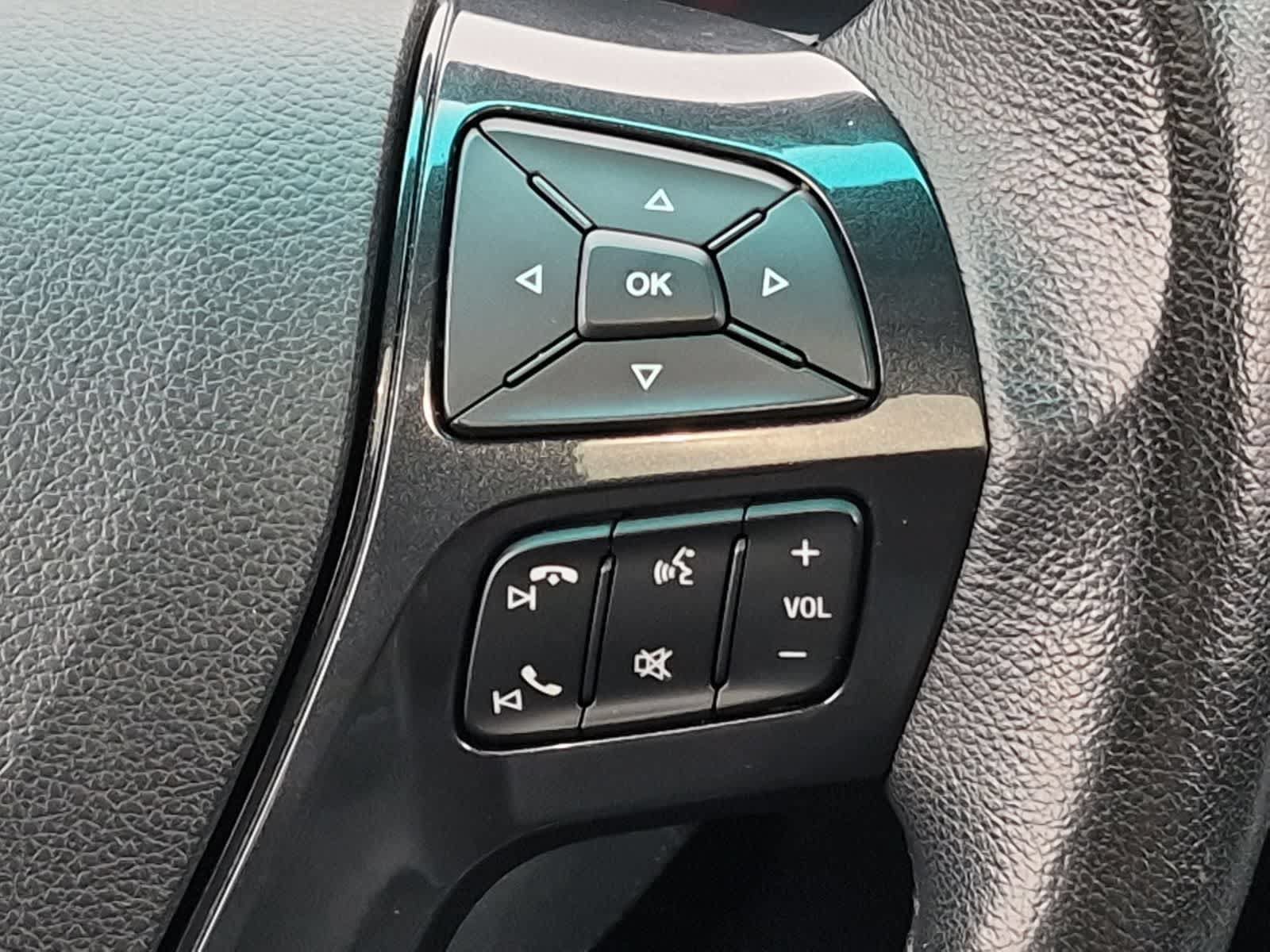 Used 2017 Ford Explorer XLT w/ Equipment Group 202A AWD/4WD image 26