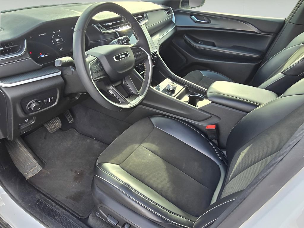 Used 2024 Jeep Grand Cherokee Altitude image 16