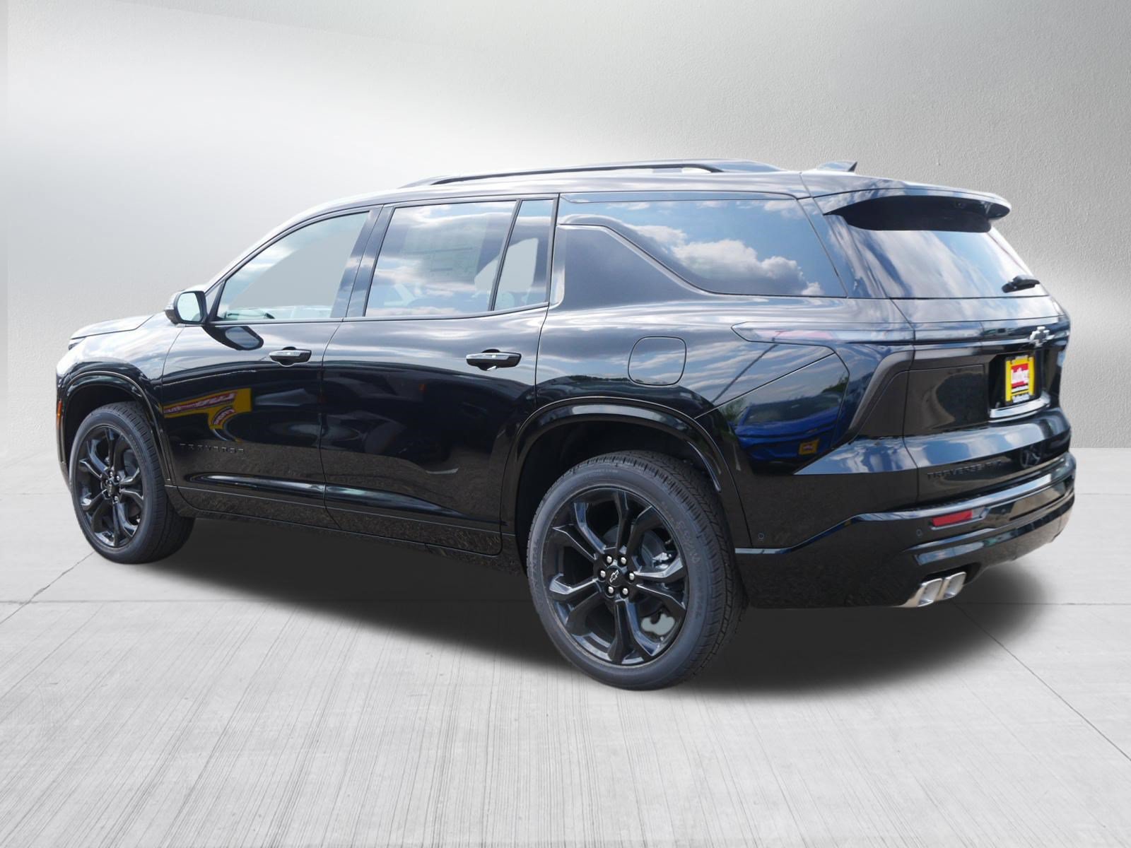 New 2027 Chevrolet Traverse RS w/ LPO, Floor Liner Package AWD/4WD image 2