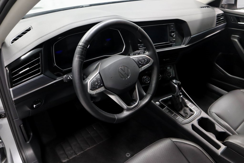 Used 2024 Volkswagen Jetta SE image 25