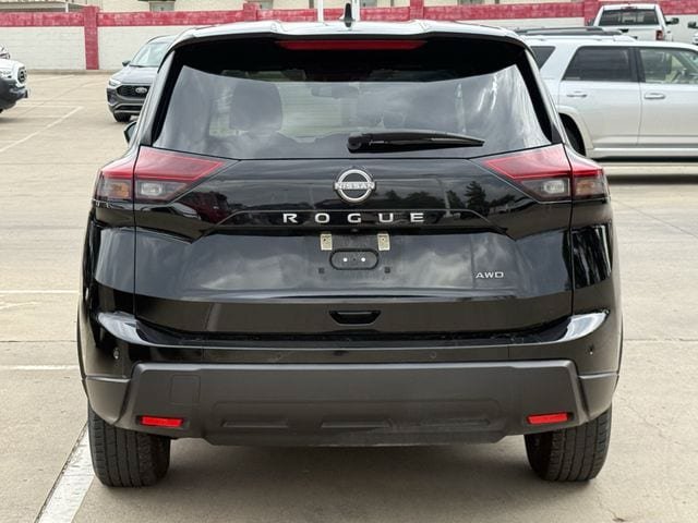 Used 2024 Nissan Rogue S AWD/4WD image 5
