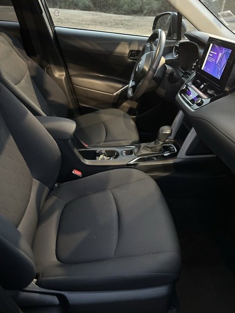 Used 2024 Toyota Corolla Cross LE image 11