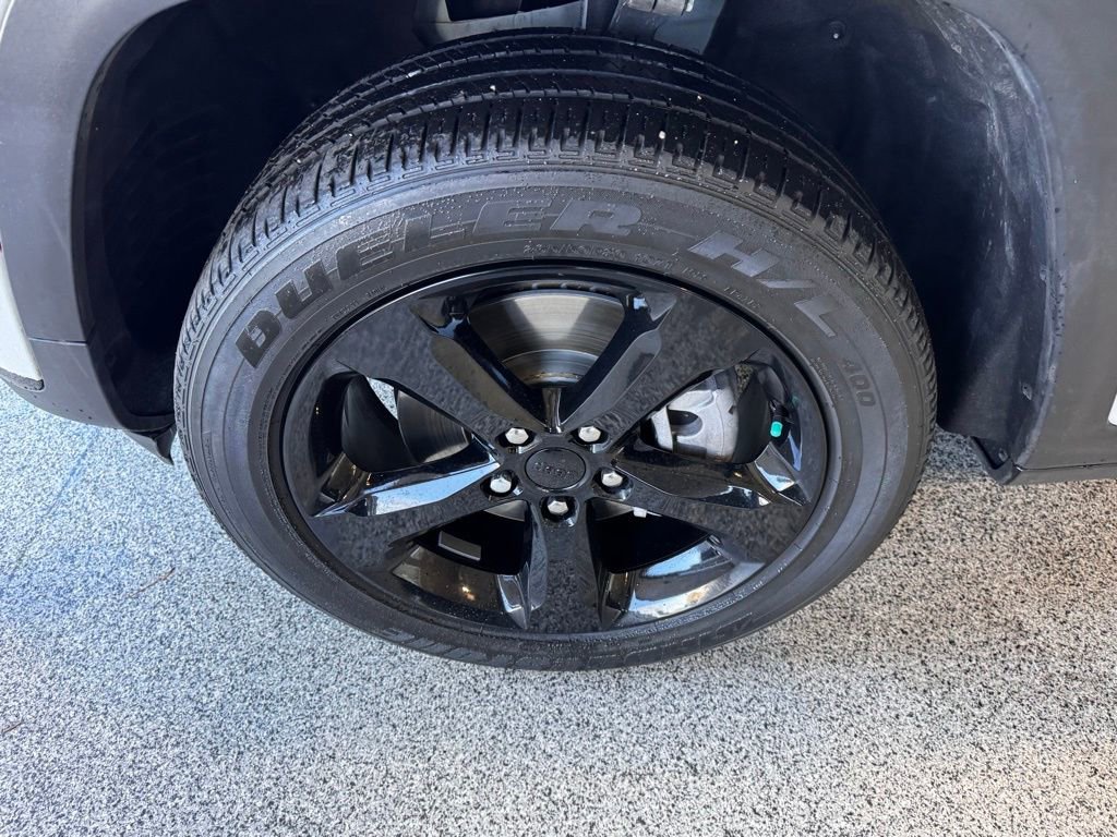 Used 2024 Jeep Grand Cherokee L Laredo image 10