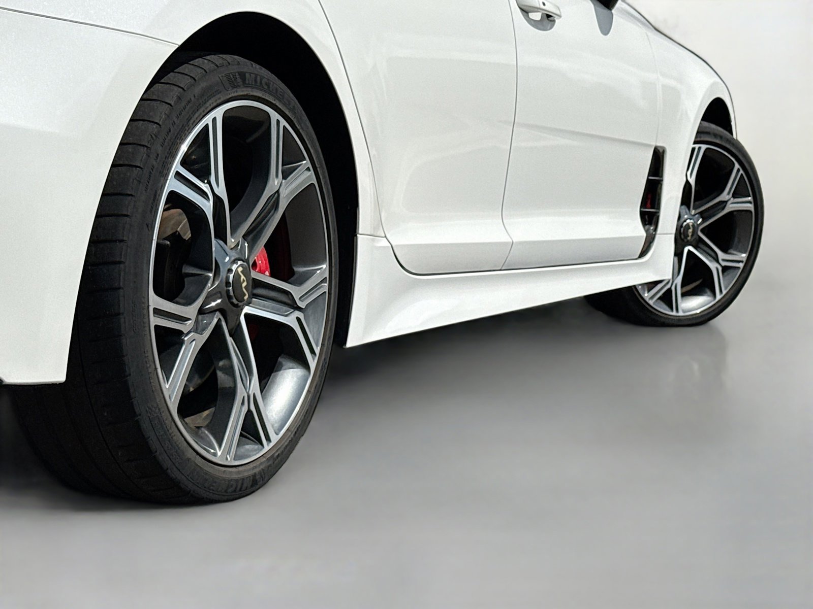 Used 2021 Kia Stinger GT2 image 16