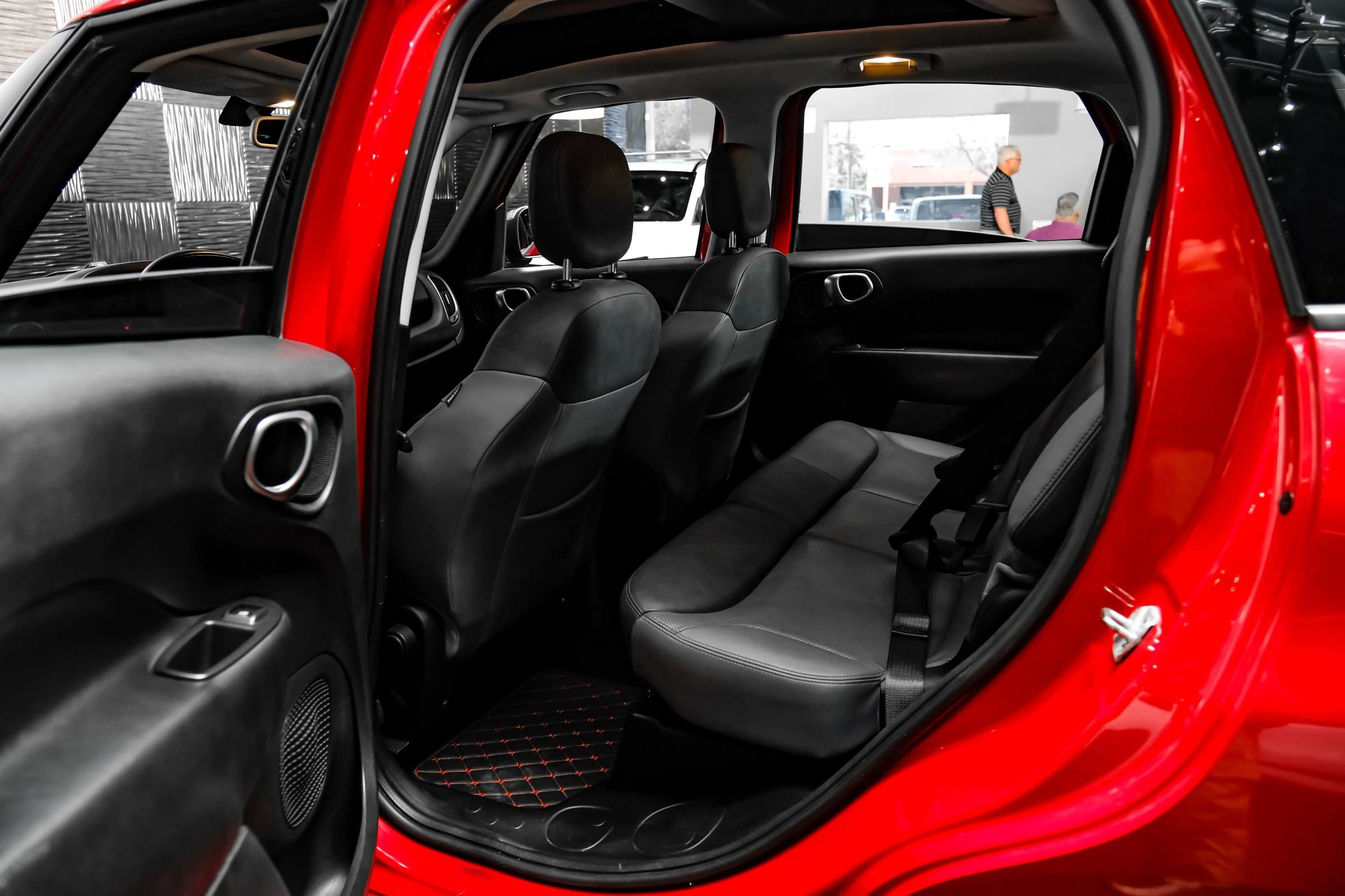 Used 2017 FIAT 500L Lounge w/ Dual-Pane Sunroof Package FWD image 35