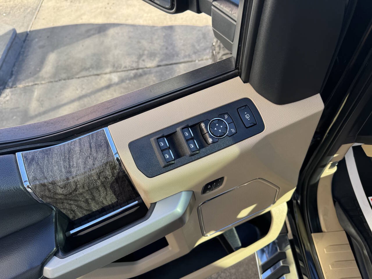 Used 2017 Ford F350 Lariat w/ Lariat Ultimate Package AWD/4WD image 20