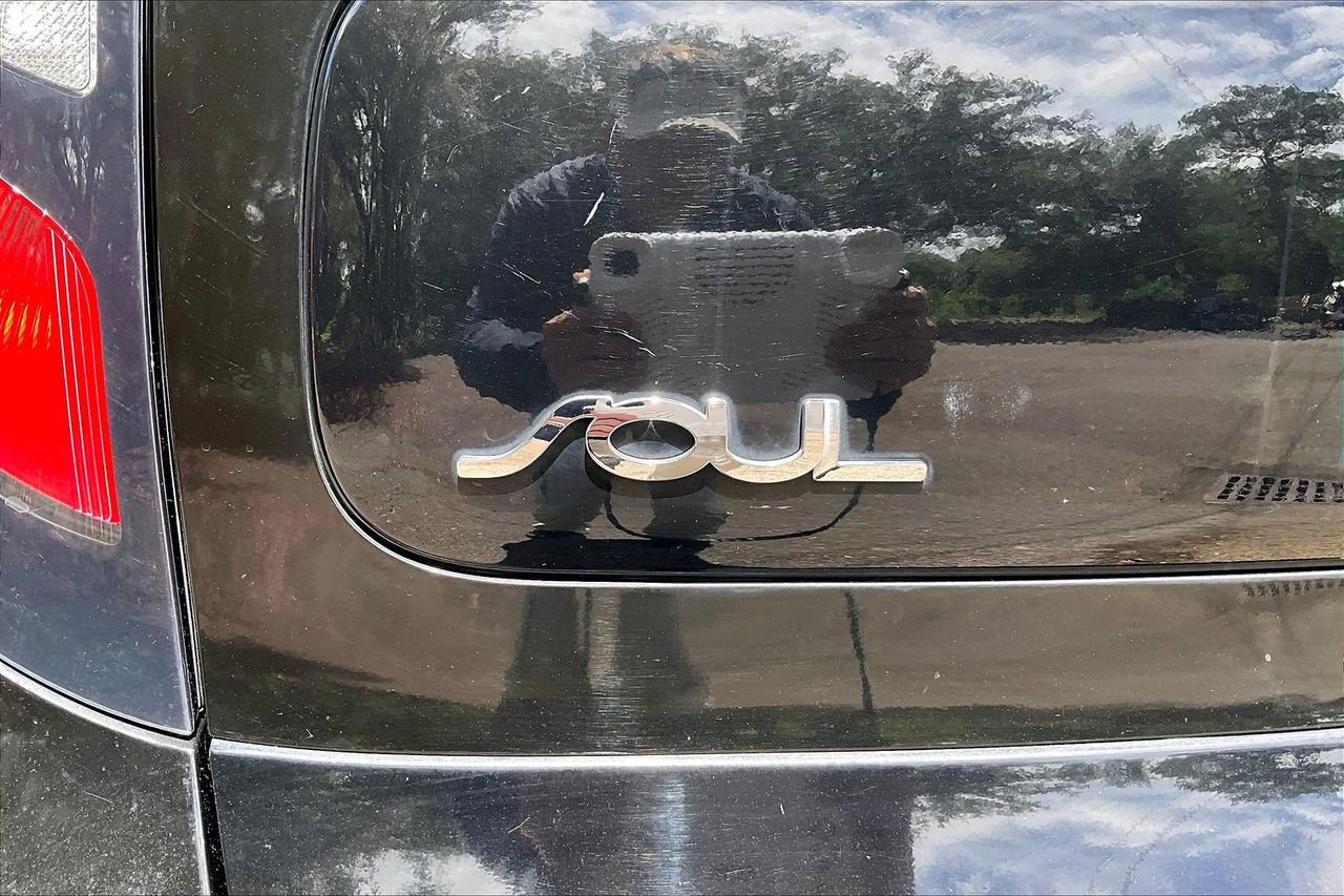 Used 2016 Kia Soul + FWD image 26