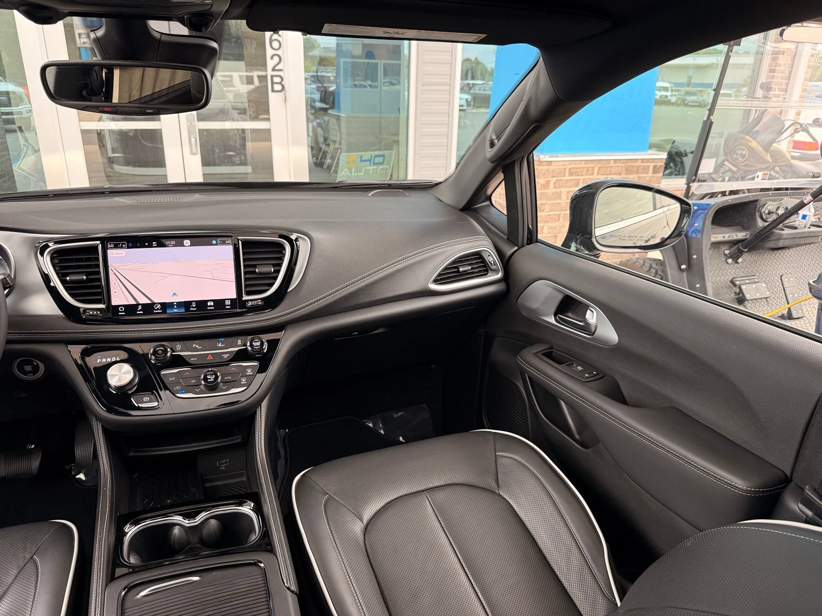 Used 2026 Chrysler Pacifica Limited FWD image 29