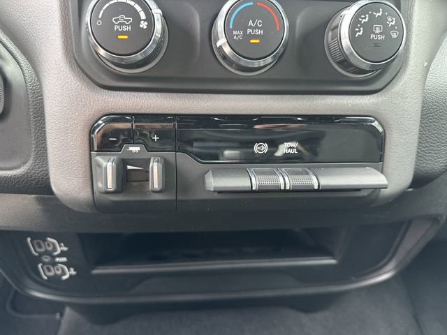 Used 2024 RAM 3500 Big Horn image 31