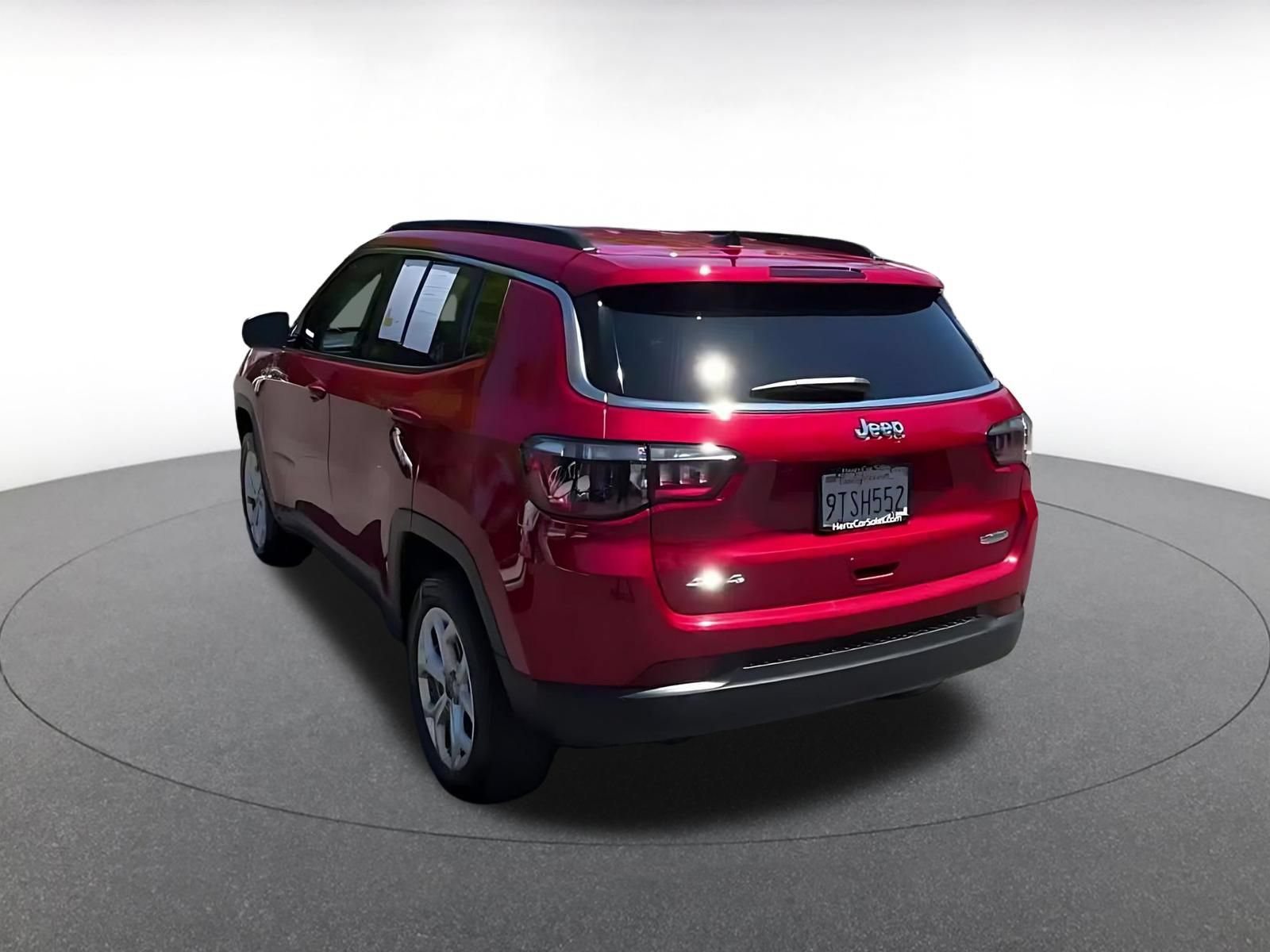 Used 2025 Jeep Compass Latitude AWD/4WD image 12