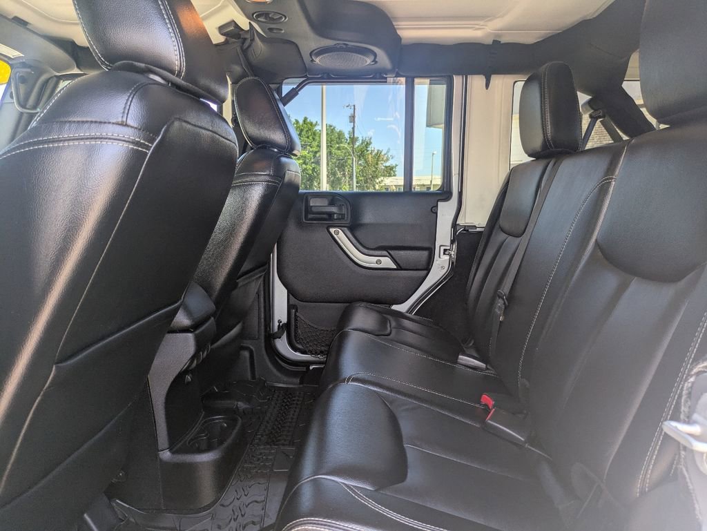 Used 2013 Jeep Wrangler Unlimited Sahara w/ Connectivity Group AWD/4WD image 15