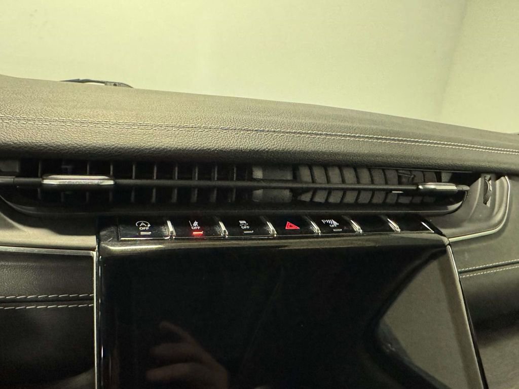 Used 2022 Jeep Grand Cherokee Limited image 25