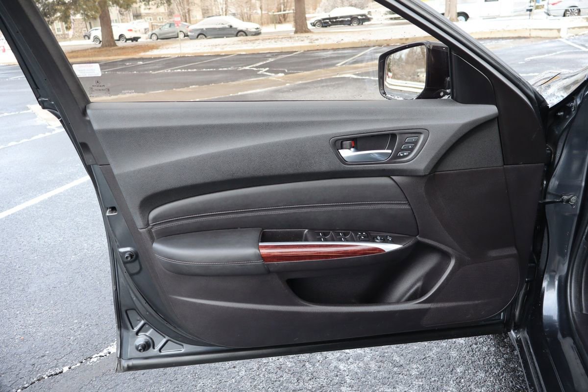 Used 2015 Acura TLX FWD image 23