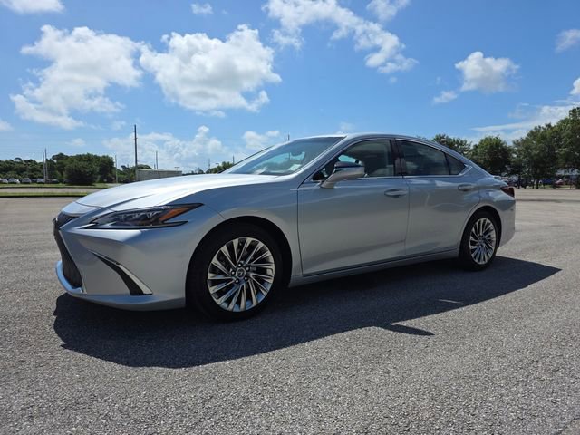 Used 2019 Lexus ES 300h Ultra Luxury w/ Accessory Package 2 FWD image 7
