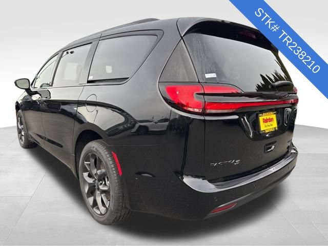 New 2026 Chrysler Pacifica Limited w/ S Appearance Package AWD/4WD image 5