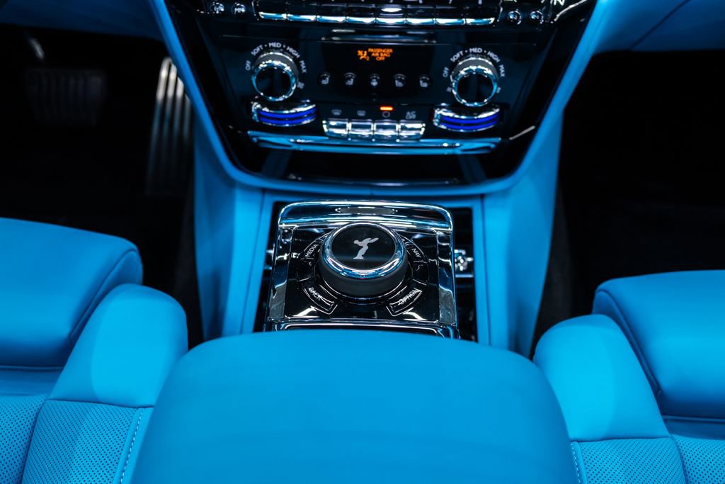 Used 2025 Rolls-Royce Phantom Sedan RWD image 64