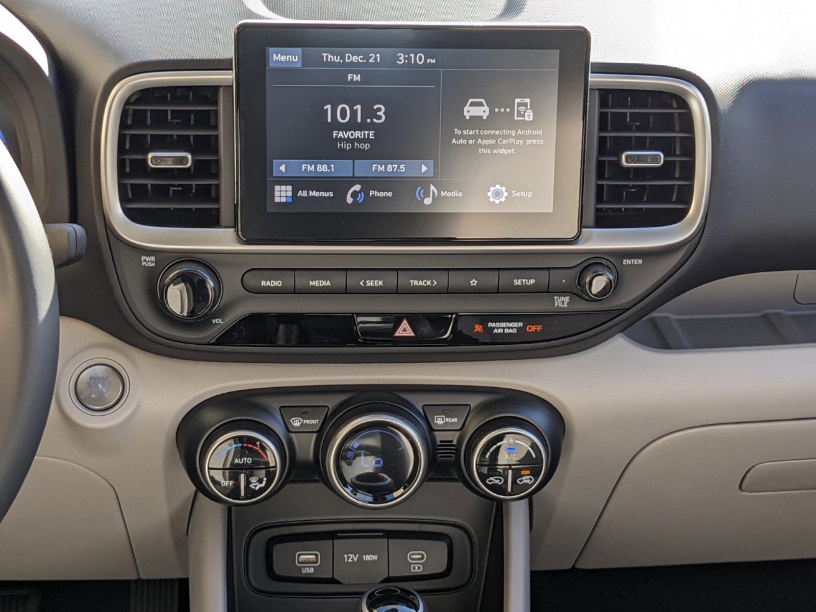 New 2025 Hyundai Venue SEL FWD image 17