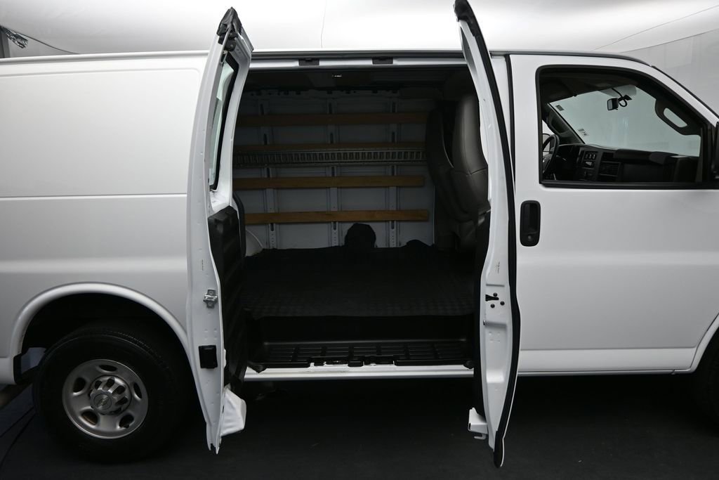 Used 2020 Chevrolet Express 2500 w/ Driver Convenience Package RWD image 21