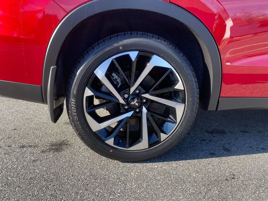 New 2025 Mitsubishi Outlander SE image 31