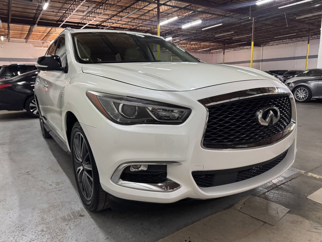 Used 2019 INFINITI QX60 Luxe w/ Essential Package image 7