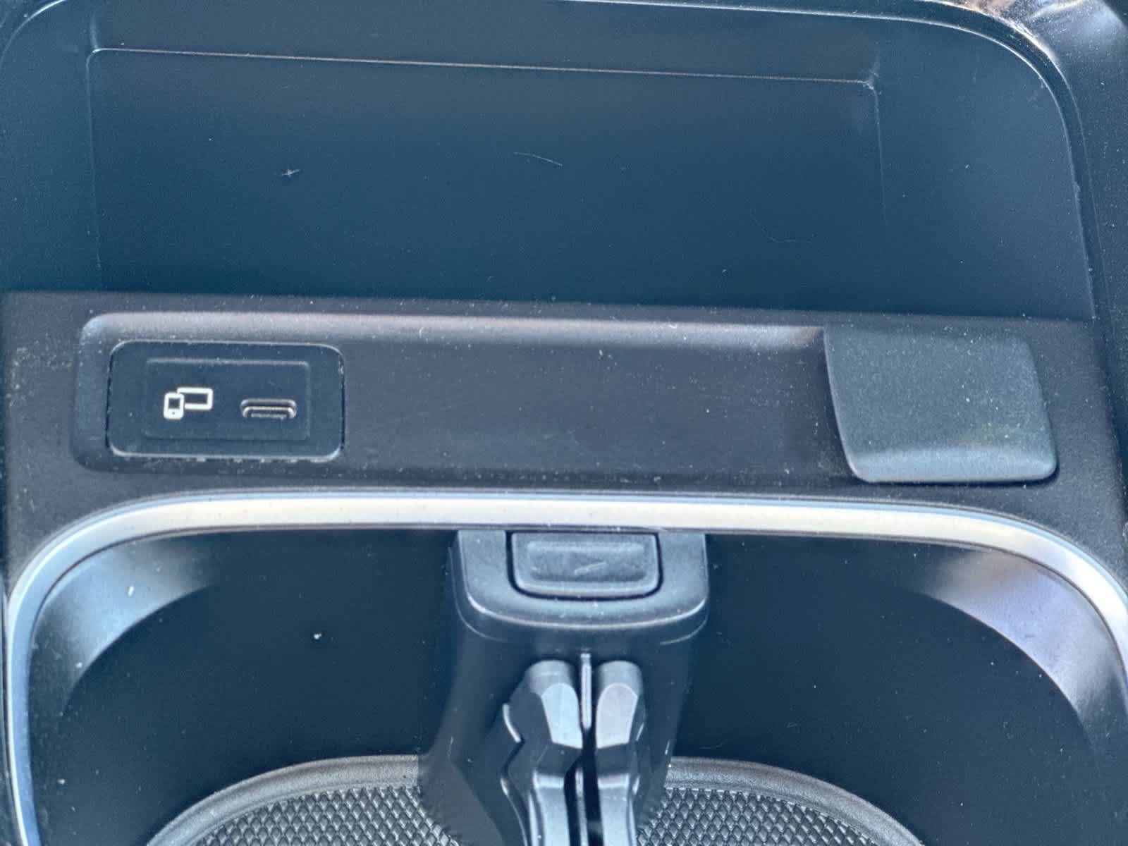 Used 2023 Mercedes-Benz GLB 250 w/ Premium Package image 38