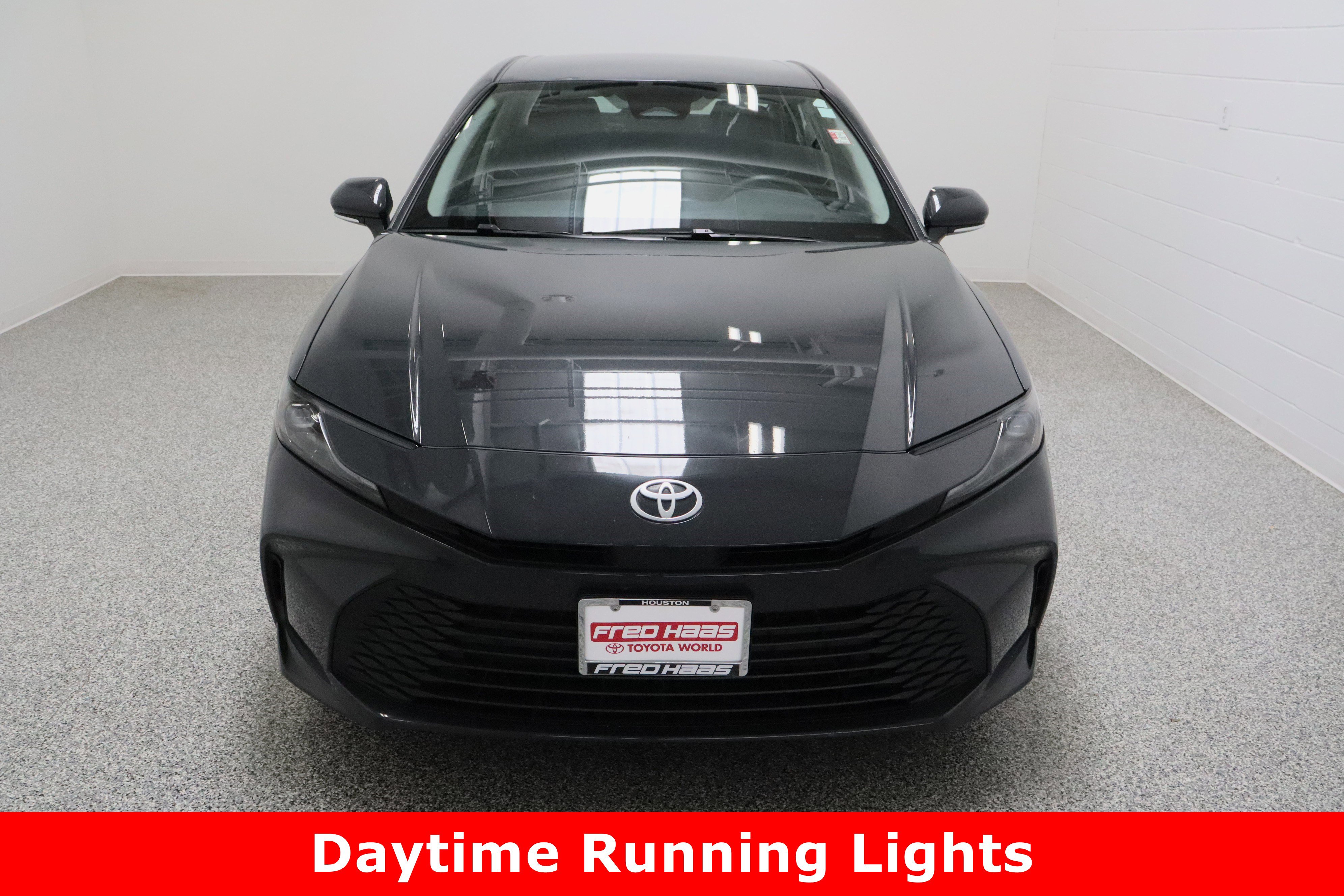 Used 2025 Toyota Camry LE FWD image 3