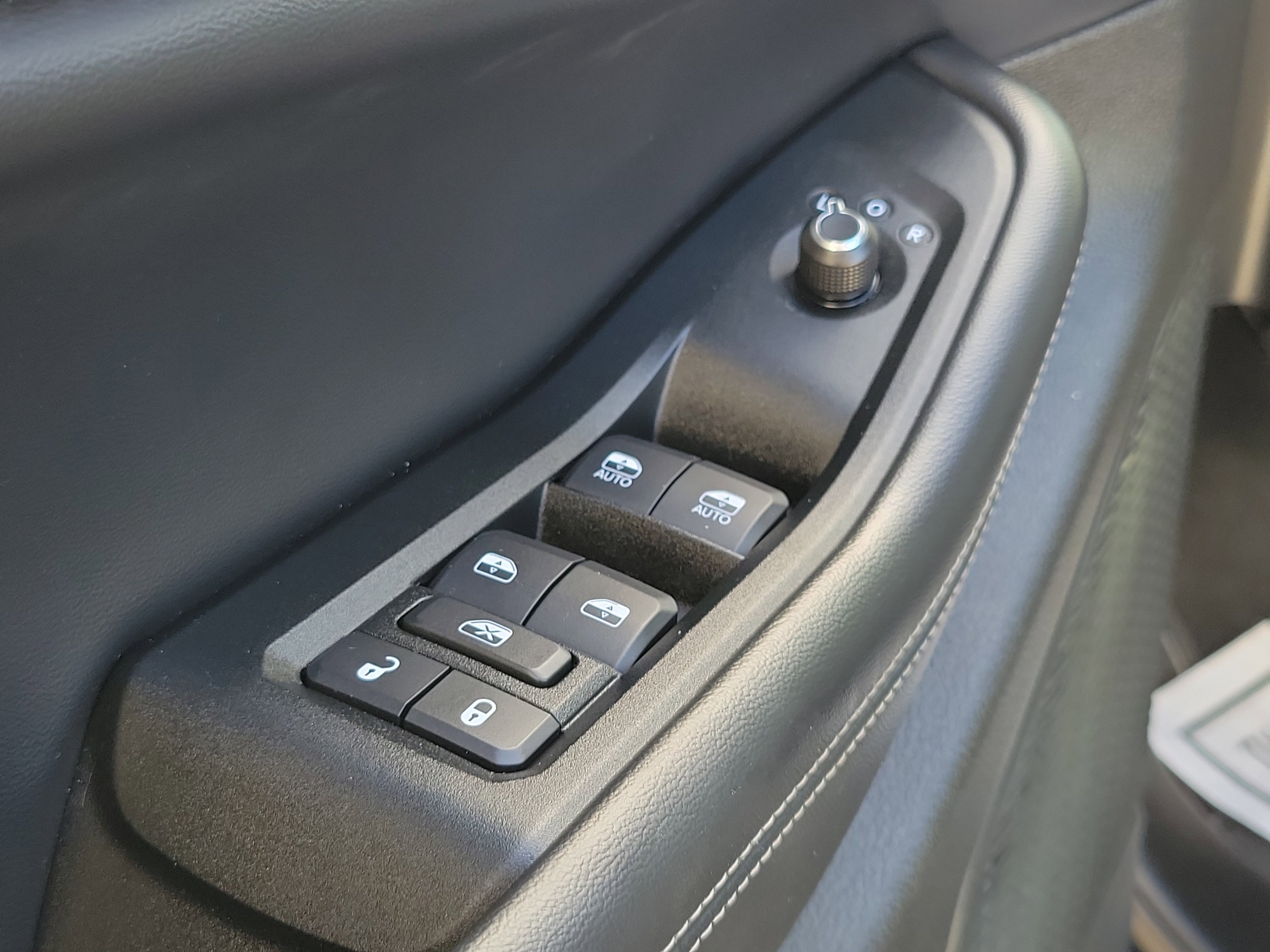 Used 2025 Jeep Grand Cherokee L Limited RWD image 15