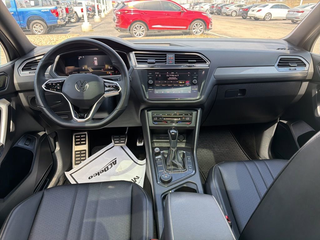 Used 2022 Volkswagen Tiguan SE R-Line AWD/4WD image 18