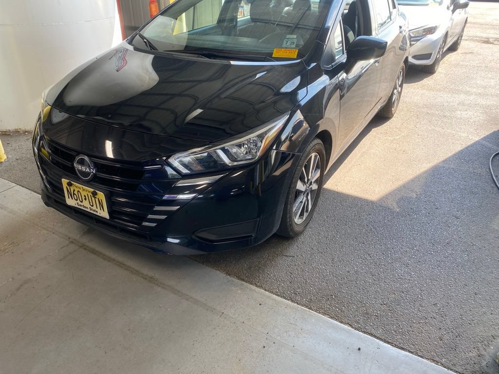 Used 2024 Nissan Versa SV FWD image 2