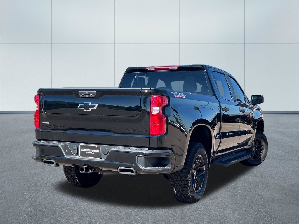 New 2026 Chevrolet Silverado 1500 Custom Trail Boss w/ LPO, Dark Essentials Package AWD/4WD image 2