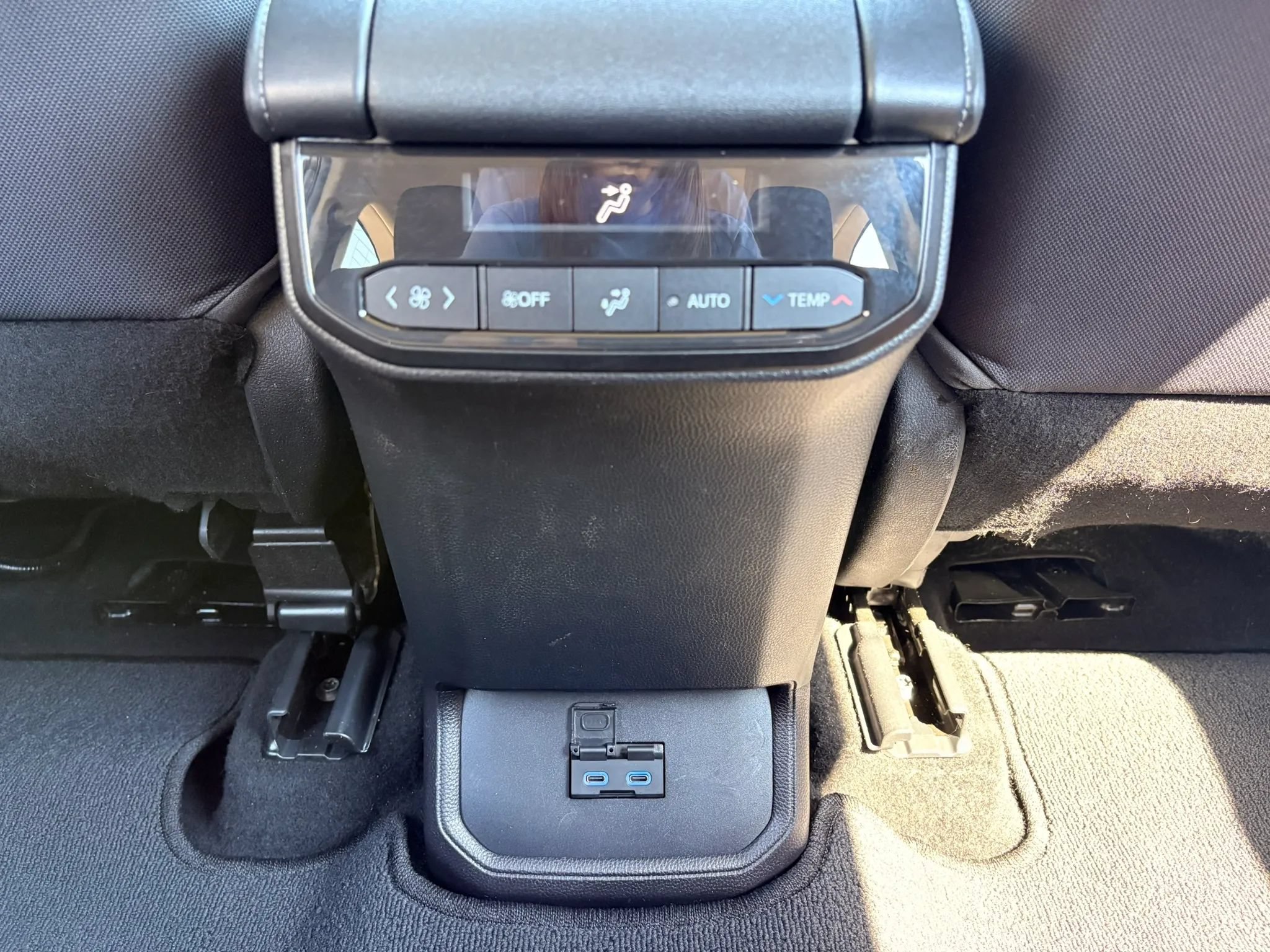 Used 2022 Toyota Highlander LE AWD/4WD image 27
