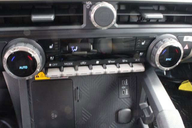 Used 2025 Toyota Tacoma Trailhunter image 23