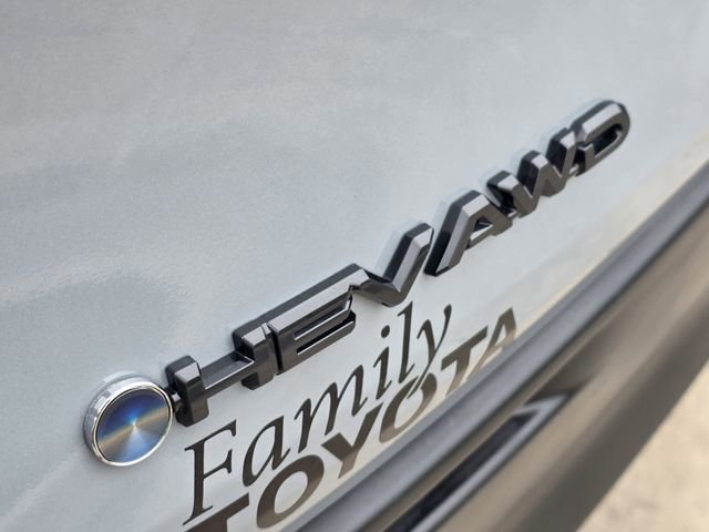 Used 2025 Toyota Sienna XLE Woodland Edition AWD/4WD image 11