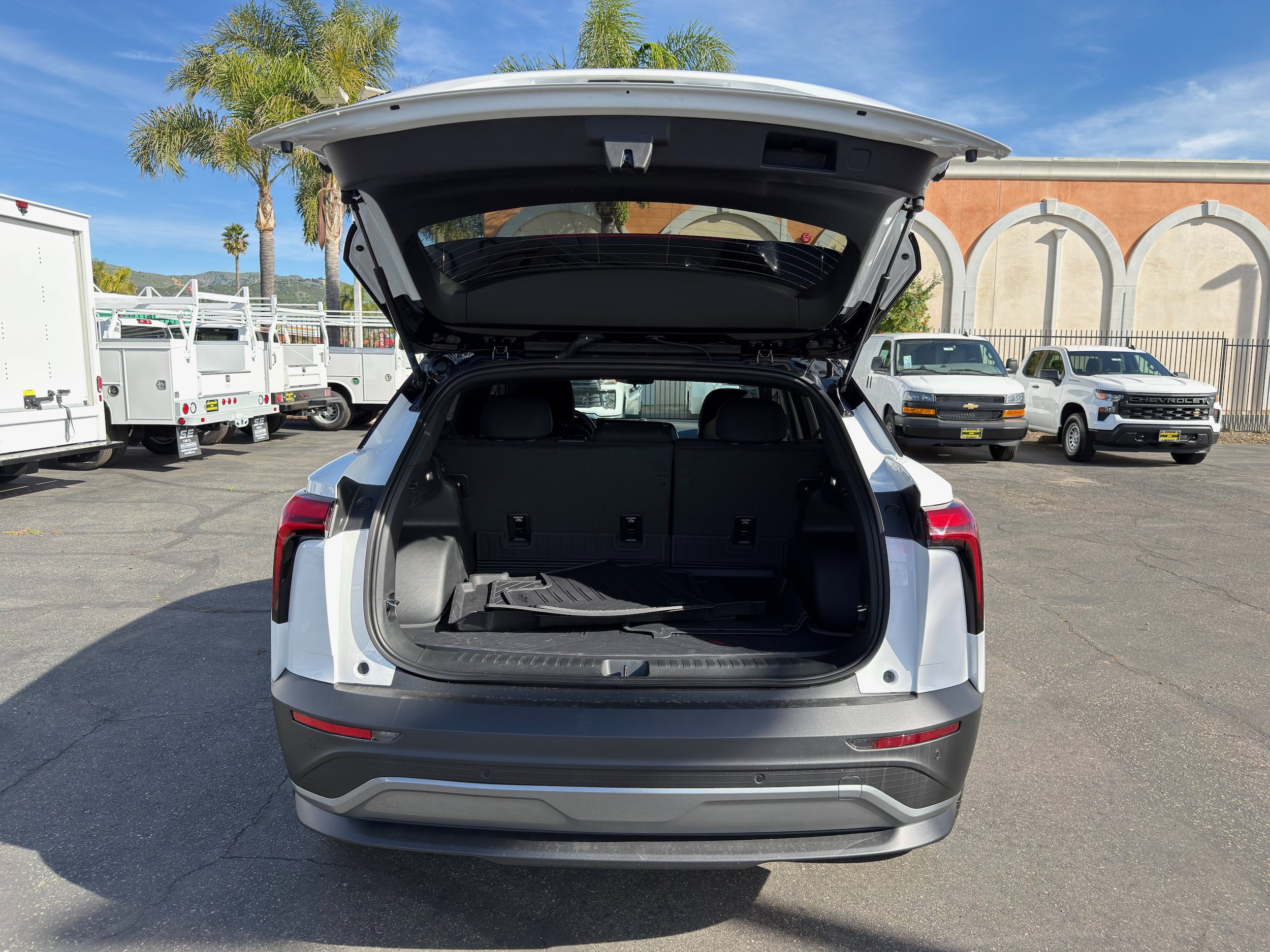 New 2026 Chevrolet Blazer EV LT w/ LPO, Blackout Package FWD image 14