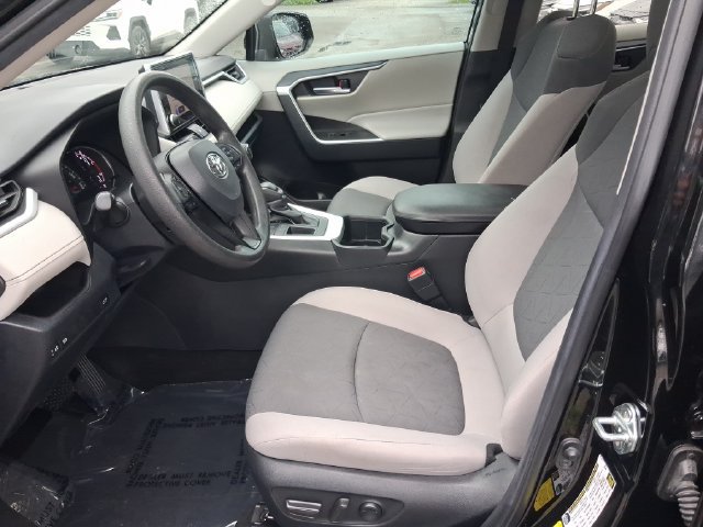 Used 2023 Toyota RAV4 XLE w/ Convenience Package FWD image 11
