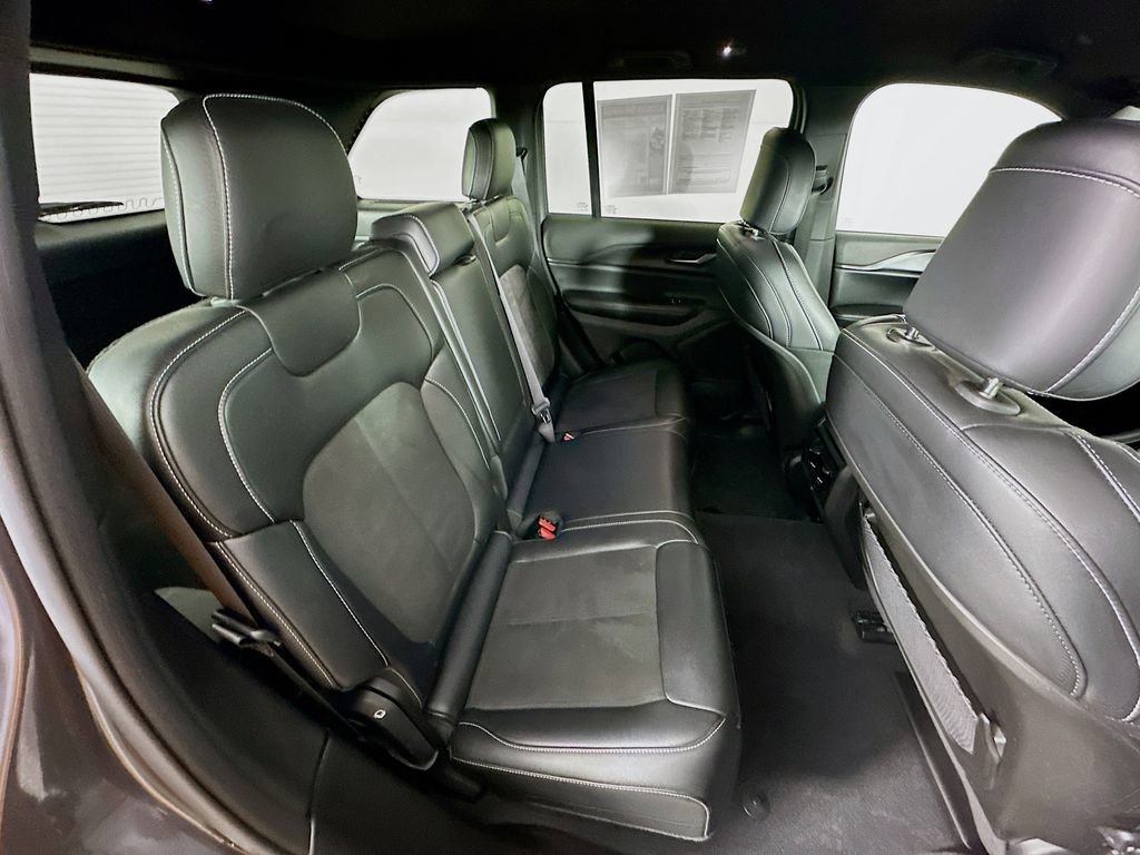 Certified 2024 Jeep Grand Cherokee Altitude image 37