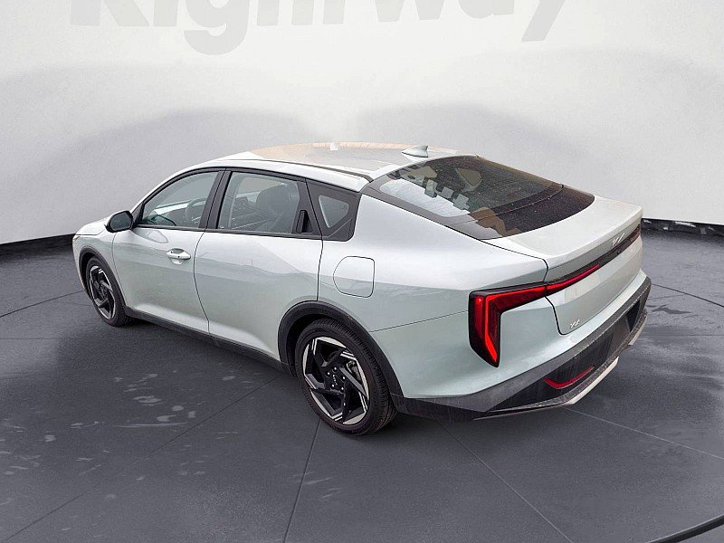 Used 2025 Kia K4 EX image 3