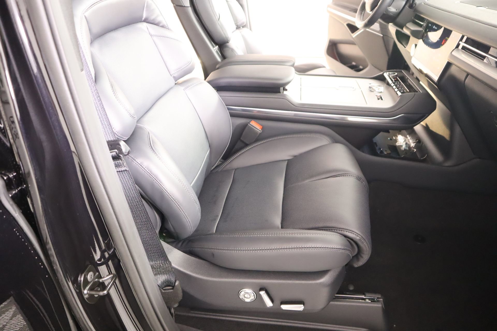 New 2026 Lincoln Navigator Reserve image 14