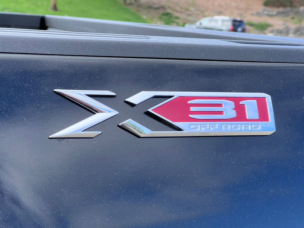 New 2026 GMC Sierra 2500 SLT w/ SLT Premium Package AWD/4WD image 15